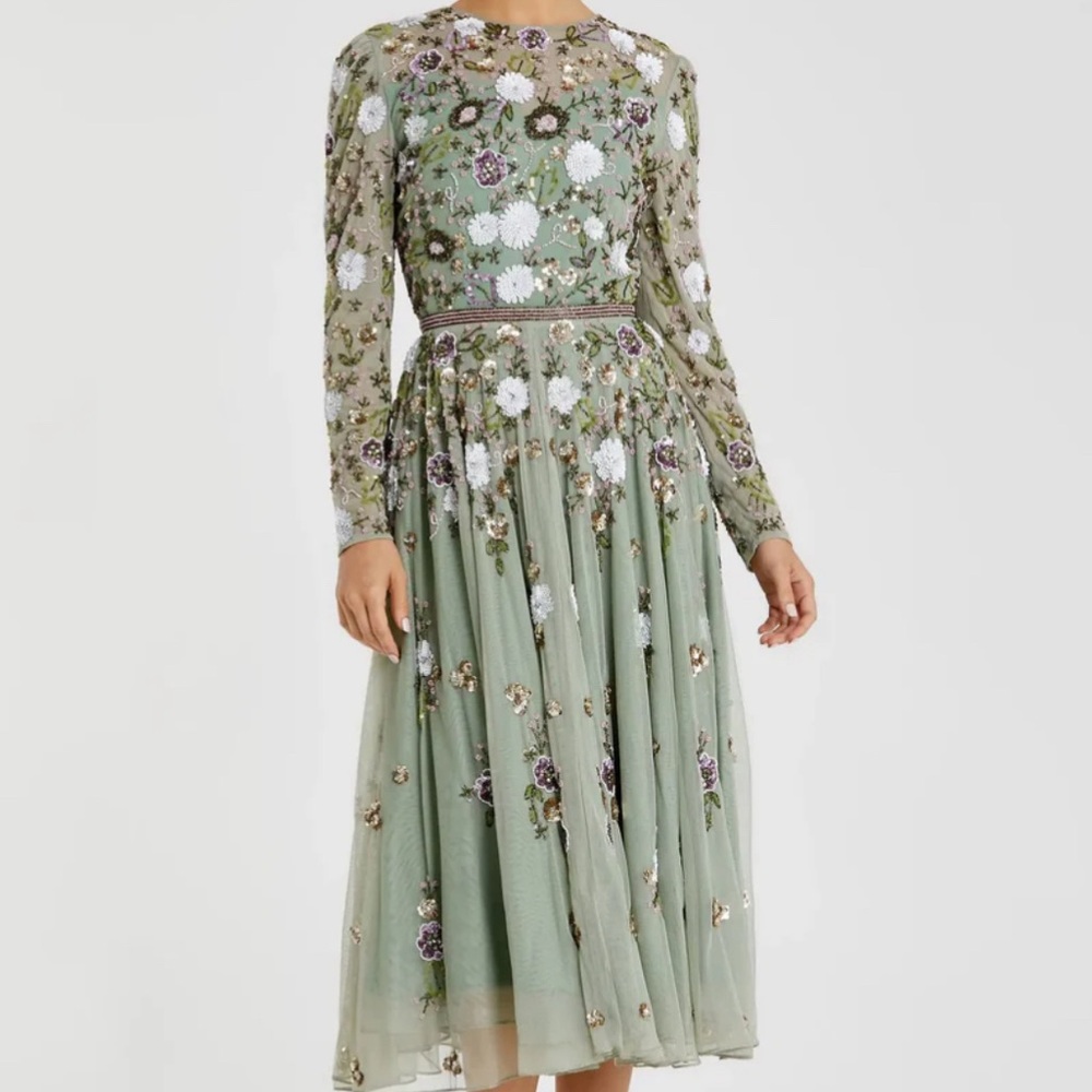 Mac Duggal
Sequin Floral Crew Neck Long Sleeve Midi Dress